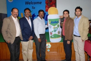 En la fotografía de izquierda a derecha están: Rajat Thakur, vicepresidente de marketing y ventas de Arysta LifeScience India; NT Ramesh Kumar, gerente de sucursal; Basvaraj Linga Reddy, gerente de área; Abhijit Patil, director de producto; y Garvit Gupta, Product Manager. Foto cortesía de Arysta LifeScience