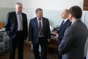 Peter Chekmaryov (centro), director del departamento de cultivo de cultivos del Ministerio de Agricultura de Rusia Crédito de la foto: Prozerno